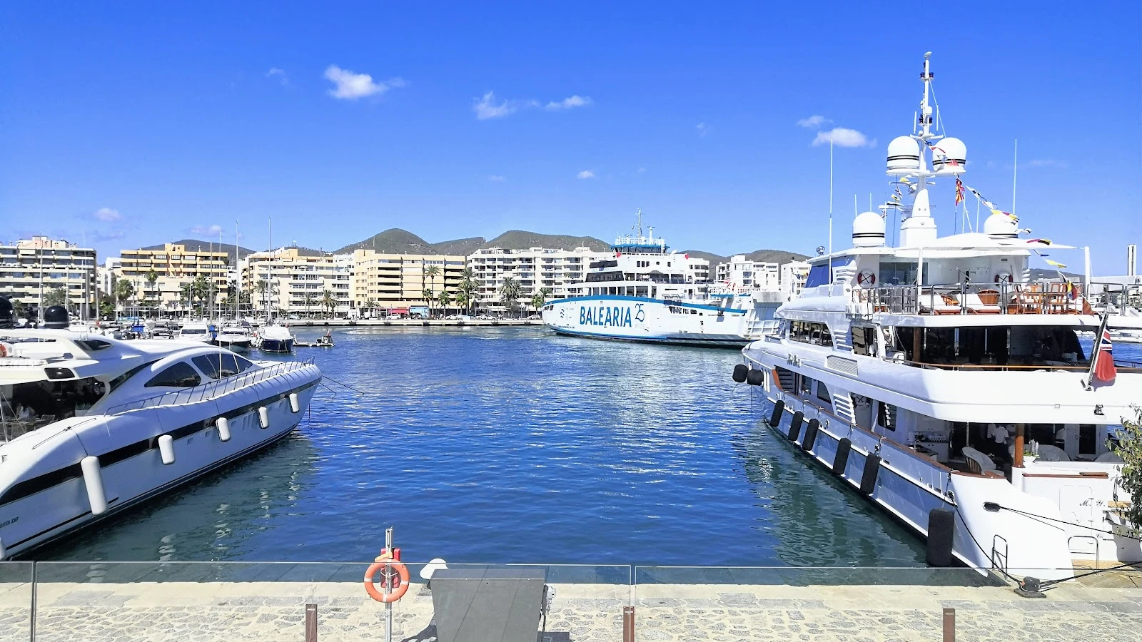 Location de voiture de luxe pour un mariage à Ibiza et événements d'été