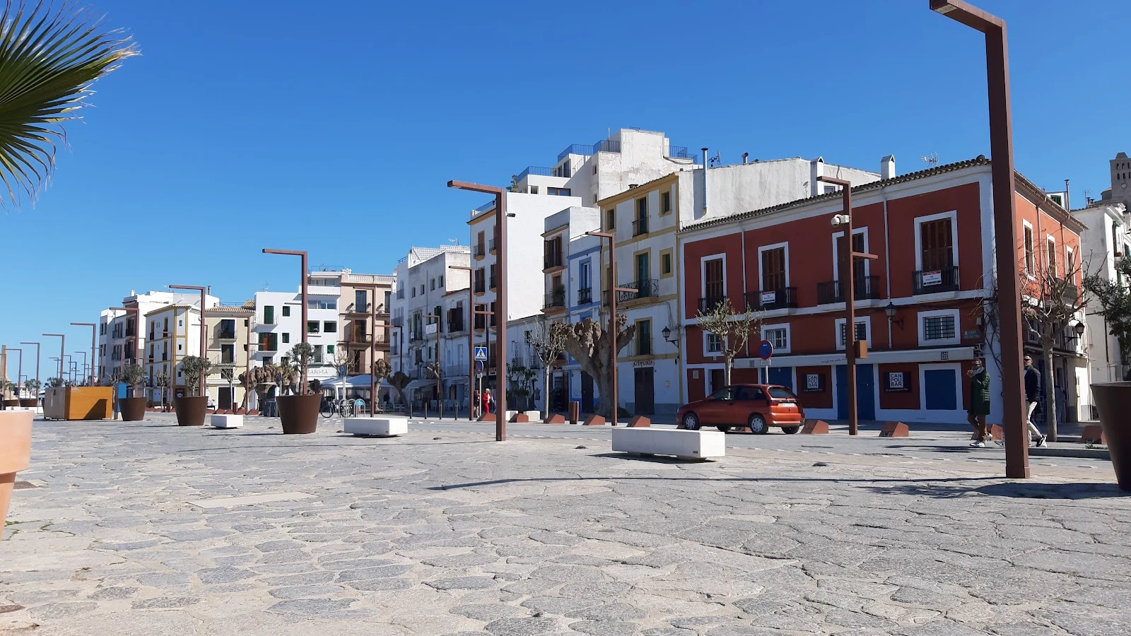 Hyrbil dagsturer som börjar från Ibiza Hamn och hamnområdet